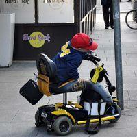 Verne Troyer drives his scooter through Dublin's Temple Bar